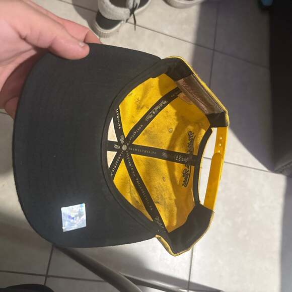 Los Angeles Lakers Snapback Hat, Yellow and Black NBA Cap - Picture 6 of 11